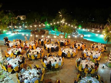Dine by the swimming pool